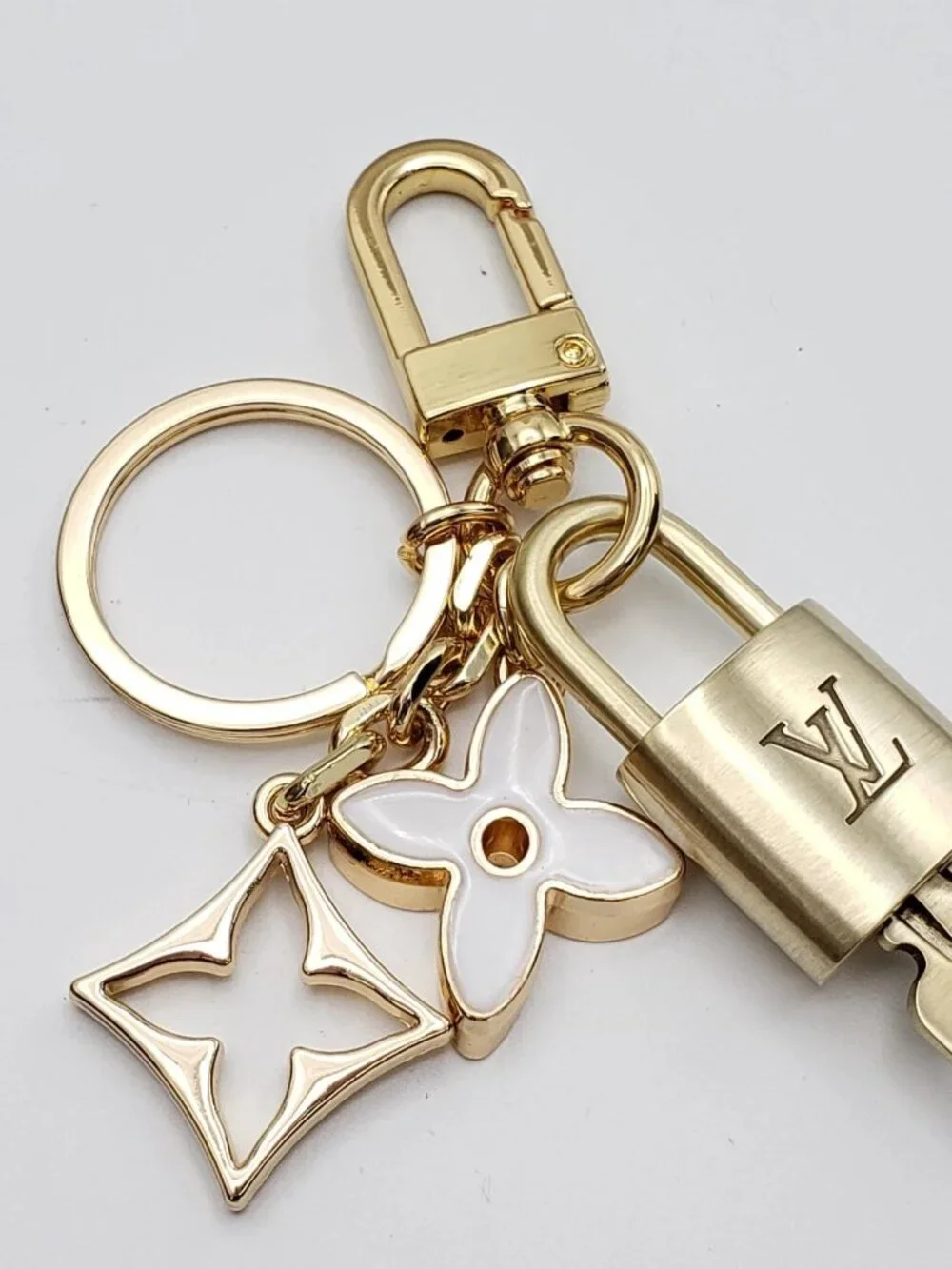 Authentic Louis Vuitton Gold Padlock 🔑 Keychain Bag Flower Charm LV - Picture 9 of 13